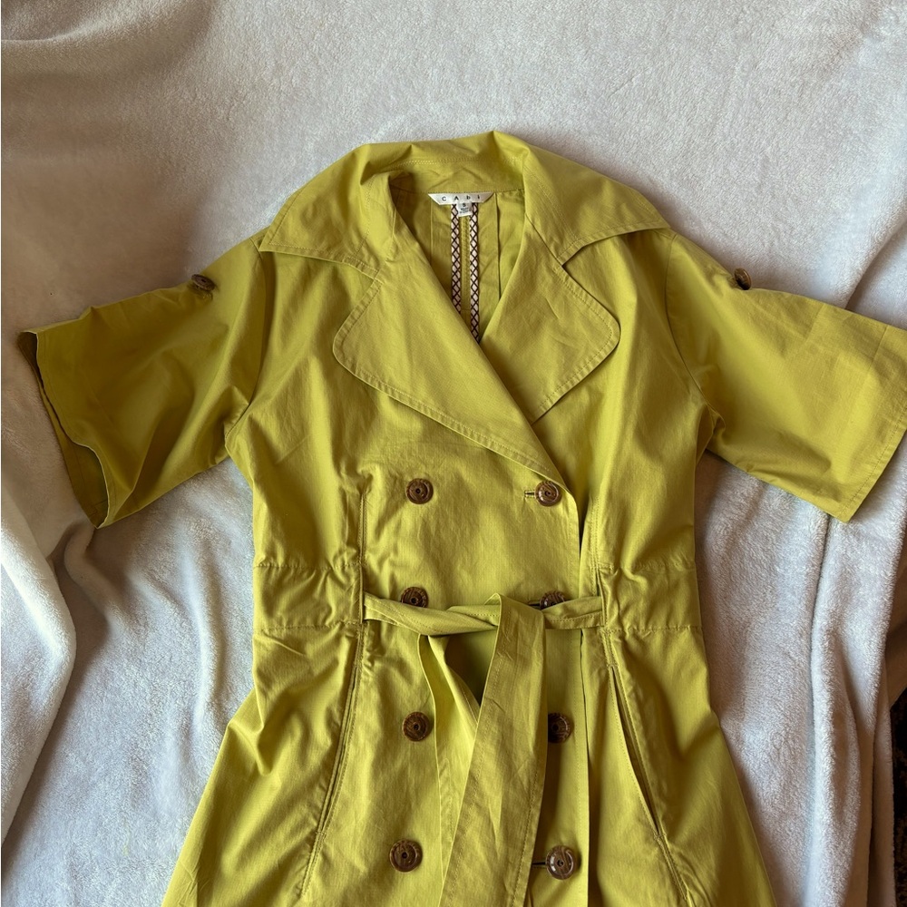 Cabi trench coat in chartreuse 100% cotton short sleeves